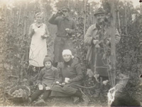 1930 - Familie Martin Liebfried bei der Weinernte